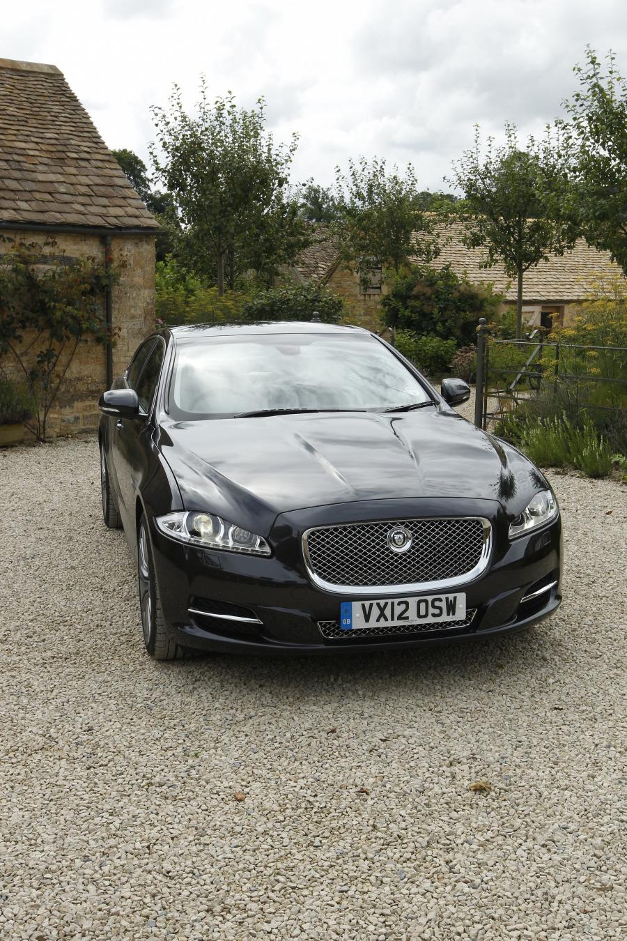  Jaguar XJ 2012 года  (UK) (фото 61 из 121)